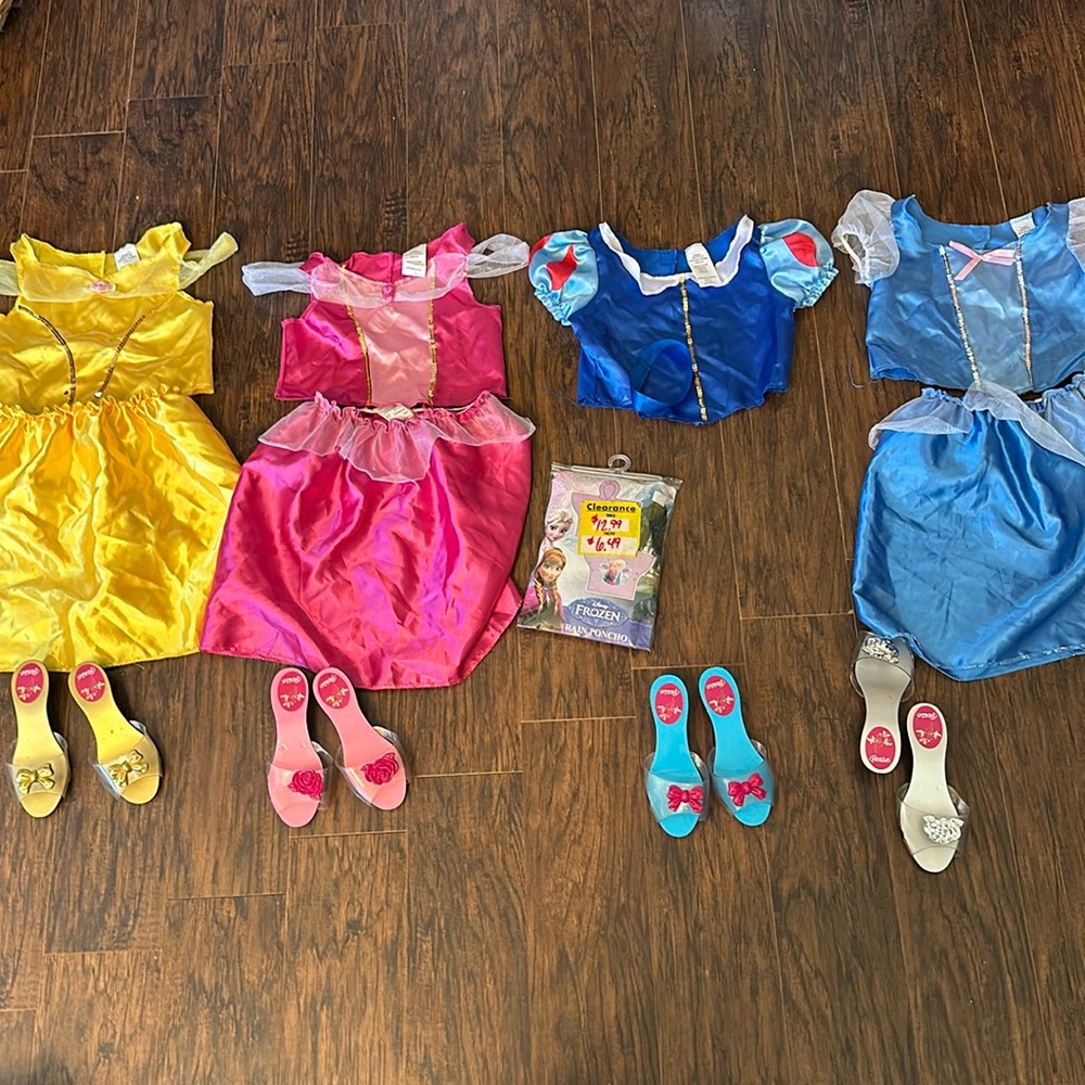 Disney Princess Dress up Costumes! Frozen Rain Poncho